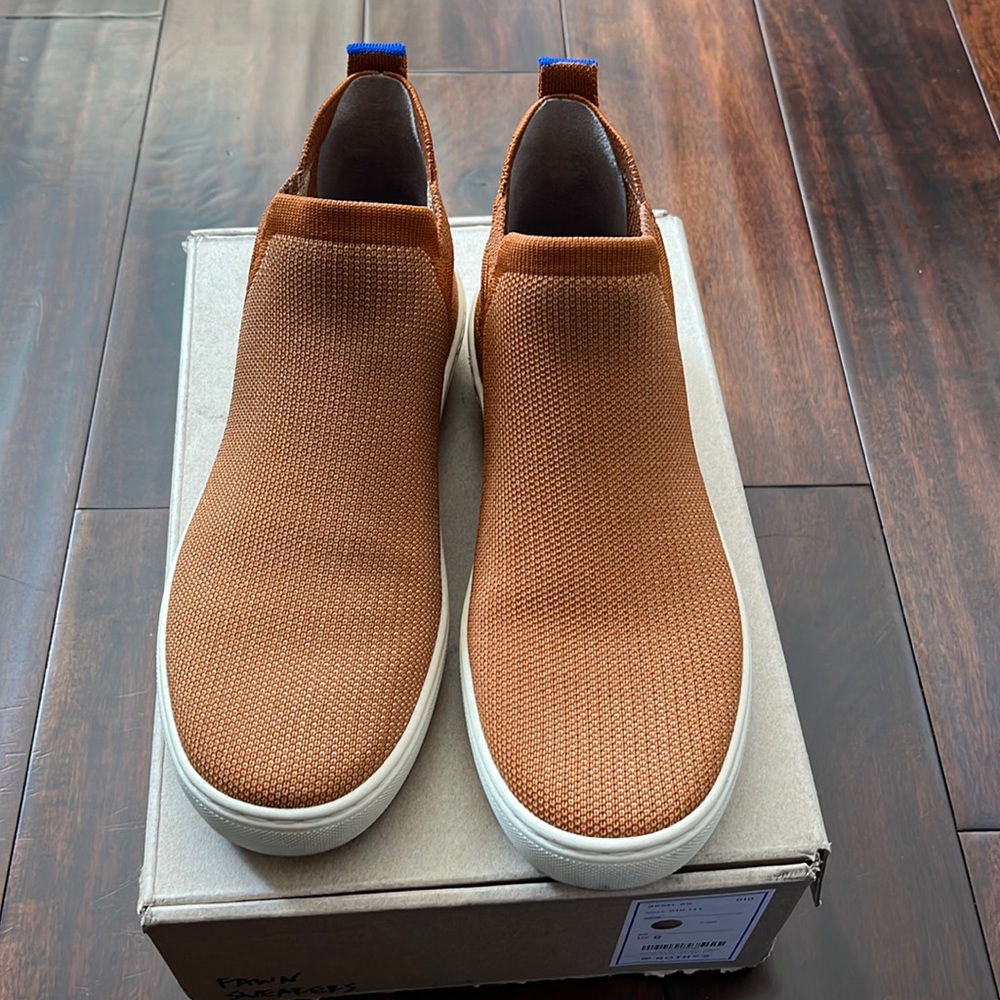 Rothy’s size 6 Chelsea in fawn